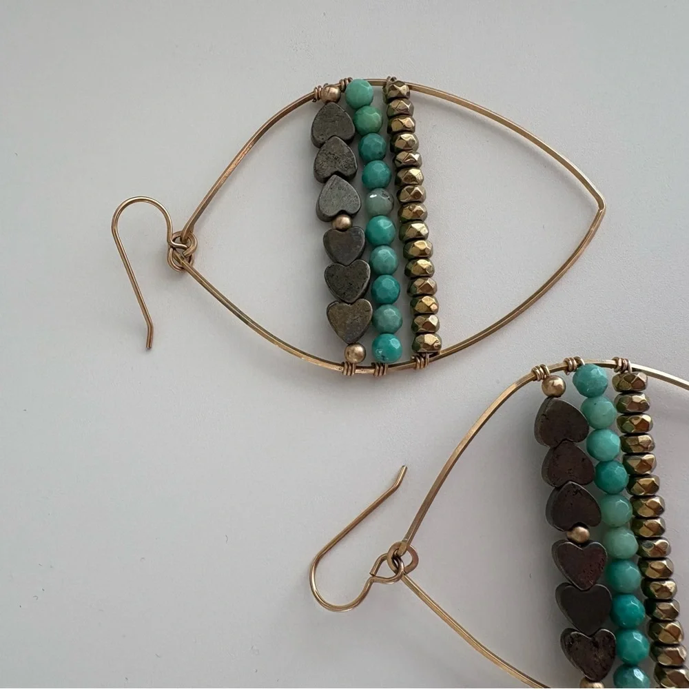 Gold and heart bead earrings - Picture 4 of 6